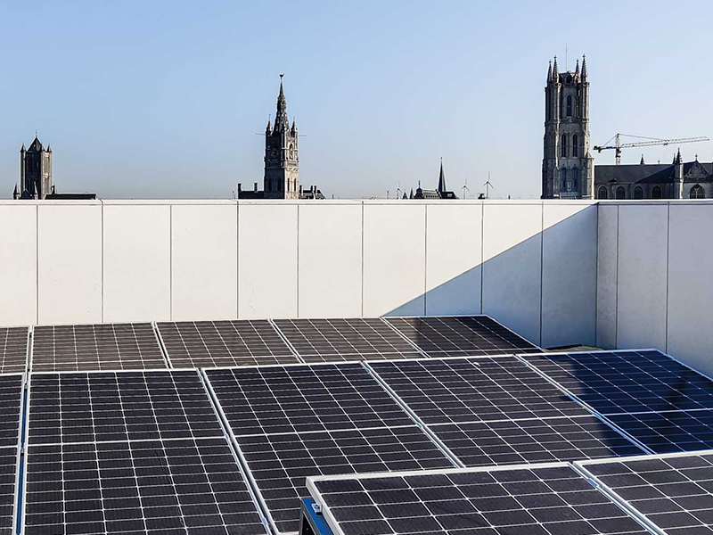 zonnepanelen op dakterras